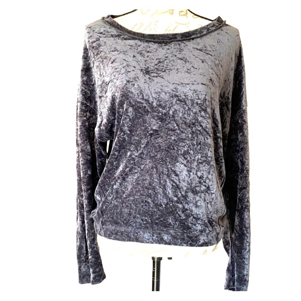 𝅺we the Free Sz S Crushed Velvet Gray Shirt.